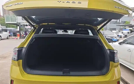 Volkswagen T-Roc I, 2023 год, 2 165 555 рублей, 4 фотография