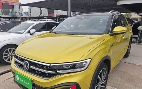 Volkswagen T-Roc I, 2023 год, 2 165 555 рублей, 24 фотография