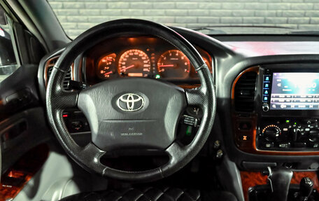 Toyota Land Cruiser 100 рестайлинг 2, 2002 год, 1 900 000 рублей, 17 фотография
