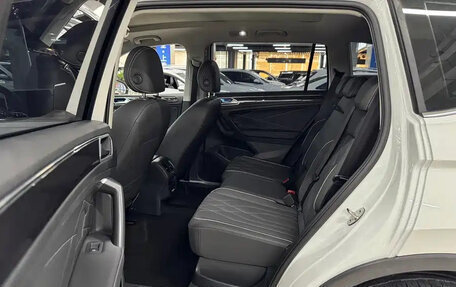 Volkswagen Tiguan II, 2023 год, 2 290 000 рублей, 10 фотография