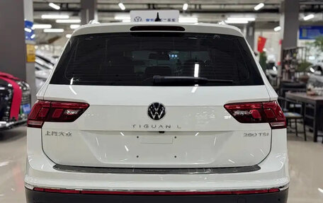 Volkswagen Tiguan II, 2023 год, 2 290 000 рублей, 5 фотография