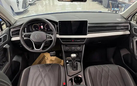 Volkswagen Tiguan II, 2023 год, 2 290 000 рублей, 8 фотография
