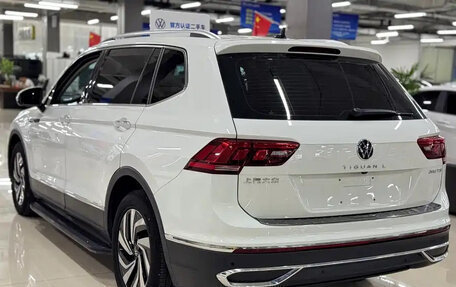 Volkswagen Tiguan II, 2023 год, 2 290 000 рублей, 6 фотография