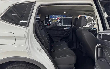 Volkswagen Tiguan II, 2023 год, 2 290 000 рублей, 11 фотография