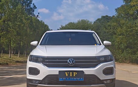 Volkswagen T-Roc I, 2023 год, 1 892 000 рублей, 2 фотография