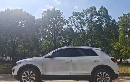 Volkswagen T-Roc I, 2023 год, 1 892 000 рублей, 8 фотография