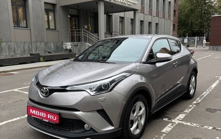 Toyota C-HR I рестайлинг, 2019 год, 2 300 000 рублей, 2 фотография