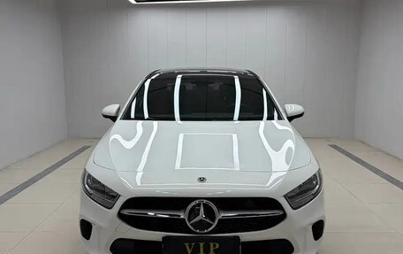 Mercedes-Benz A-Класс, 2022 год, 1 570 000 рублей, 2 фотография