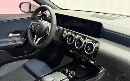Mercedes-Benz A-Класс, 2022 год, 1 570 000 рублей, 8 фотография