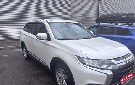 Mitsubishi Outlander III рестайлинг 3, 2019 год, 1 670 000 рублей, 1 фотография