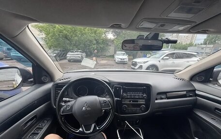 Mitsubishi Outlander III рестайлинг 3, 2019 год, 1 670 000 рублей, 6 фотография
