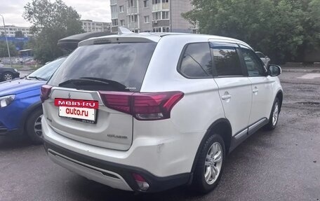 Mitsubishi Outlander III рестайлинг 3, 2019 год, 1 670 000 рублей, 2 фотография