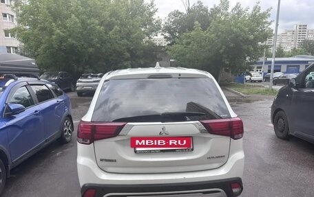 Mitsubishi Outlander III рестайлинг 3, 2019 год, 1 670 000 рублей, 4 фотография