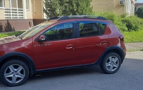 Renault Sandero II рестайлинг, 2015 год, 820 000 рублей, 2 фотография