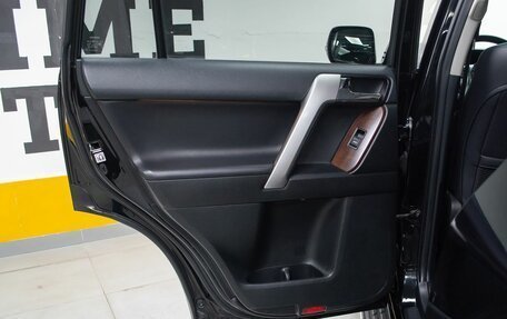 Toyota Land Cruiser Prado 150 рестайлинг 2, 2015 год, 3 699 000 рублей, 13 фотография
