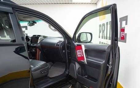 Toyota Land Cruiser Prado 150 рестайлинг 2, 2015 год, 3 699 000 рублей, 21 фотография
