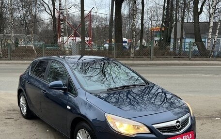 Opel Astra J, 2011 год, 550 000 рублей, 2 фотография