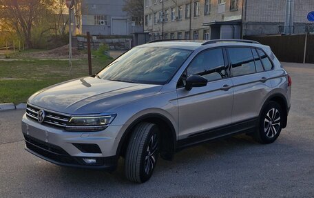 Volkswagen Tiguan II, 2019 год, 2 790 000 рублей, 2 фотография