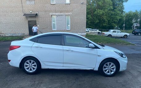 Hyundai Solaris II рестайлинг, 2012 год, 400 000 рублей, 4 фотография