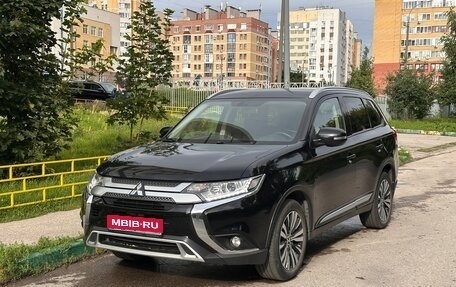 Mitsubishi Outlander III рестайлинг 3, 2020 год, 2 370 000 рублей, 1 фотография