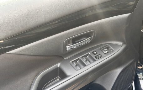 Mitsubishi Outlander III рестайлинг 3, 2020 год, 2 370 000 рублей, 9 фотография