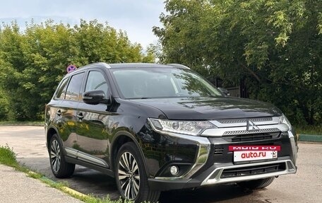 Mitsubishi Outlander III рестайлинг 3, 2020 год, 2 370 000 рублей, 2 фотография