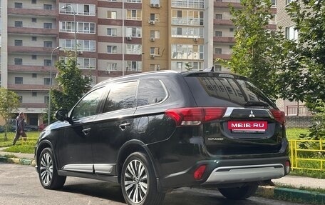 Mitsubishi Outlander III рестайлинг 3, 2020 год, 2 370 000 рублей, 3 фотография