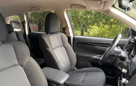 Mitsubishi Outlander III рестайлинг 3, 2020 год, 2 370 000 рублей, 14 фотография