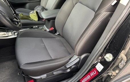 Mitsubishi Outlander III рестайлинг 3, 2020 год, 2 370 000 рублей, 15 фотография