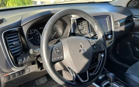 Mitsubishi Outlander III рестайлинг 3, 2021 год, 2 310 300 рублей, 8 фотография