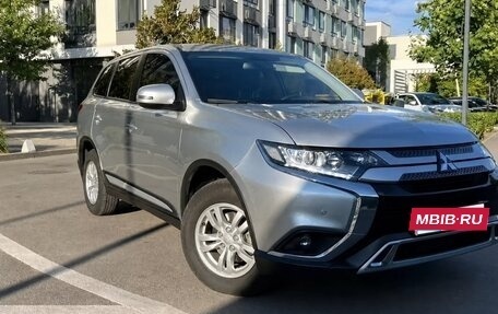 Mitsubishi Outlander III рестайлинг 3, 2021 год, 2 310 300 рублей, 2 фотография