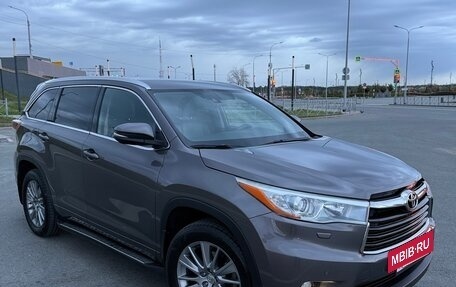 Toyota Highlander III, 2014 год, 3 050 000 рублей, 3 фотография