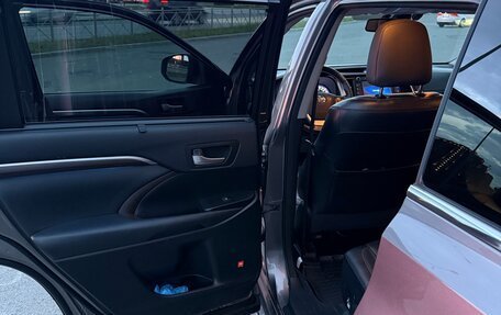 Toyota Highlander III, 2014 год, 3 050 000 рублей, 15 фотография