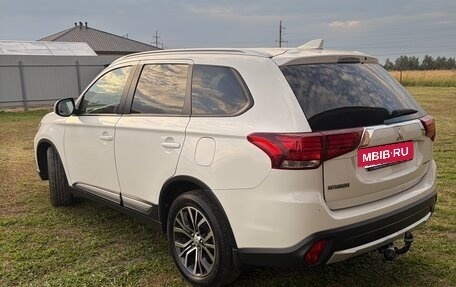 Mitsubishi Outlander III рестайлинг 3, 2018 год, 2 200 000 рублей, 5 фотография