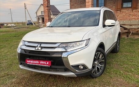 Mitsubishi Outlander III рестайлинг 3, 2018 год, 2 200 000 рублей, 4 фотография