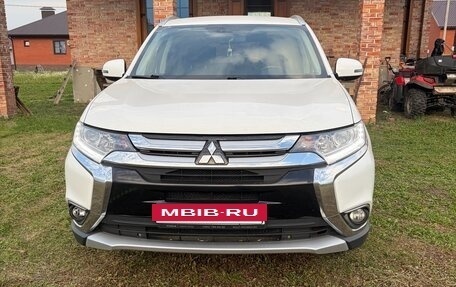 Mitsubishi Outlander III рестайлинг 3, 2018 год, 2 200 000 рублей, 3 фотография