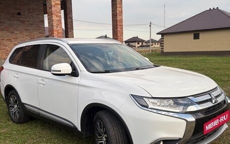 Mitsubishi Outlander III рестайлинг 3, 2018 год, 2 200 000 рублей, 2 фотография