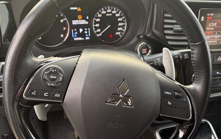 Mitsubishi Outlander III рестайлинг 3, 2018 год, 2 200 000 рублей, 7 фотография