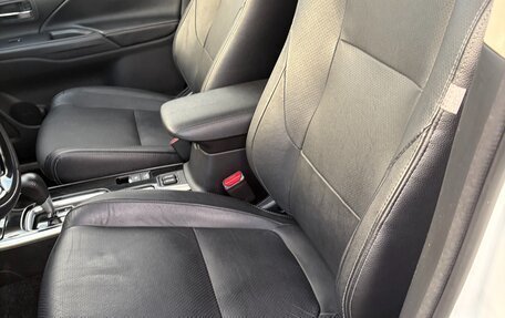 Mitsubishi Outlander III рестайлинг 3, 2018 год, 2 200 000 рублей, 9 фотография