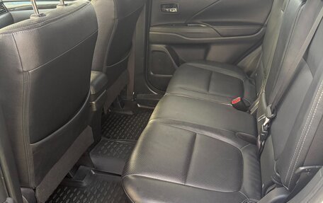 Mitsubishi Outlander III рестайлинг 3, 2018 год, 2 200 000 рублей, 11 фотография