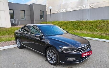 Volkswagen Passat B8 рестайлинг, 2021 год, 3 890 000 рублей, 2 фотография