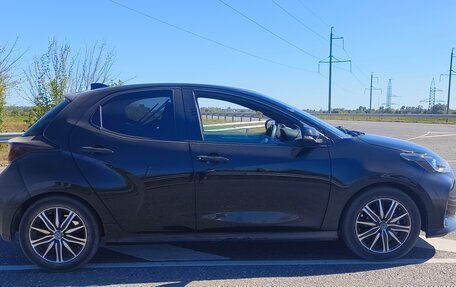 Toyota Yaris, 2021 год, 1 199 999 рублей, 4 фотография