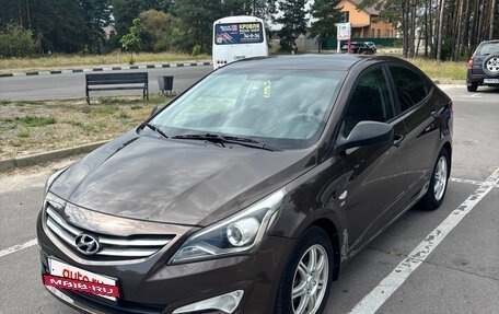 Hyundai Solaris II рестайлинг, 2015 год, 1 050 000 рублей, 3 фотография