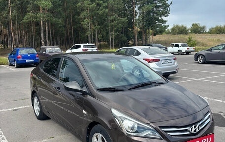Hyundai Solaris II рестайлинг, 2015 год, 1 050 000 рублей, 2 фотография