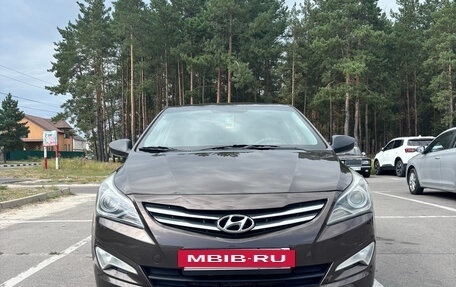 Hyundai Solaris II рестайлинг, 2015 год, 1 050 000 рублей, 5 фотография