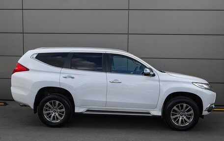 Mitsubishi Pajero Sport III рестайлинг, 2019 год, 2 898 000 рублей, 4 фотография