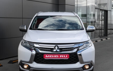 Mitsubishi Pajero Sport III рестайлинг, 2019 год, 2 898 000 рублей, 2 фотография