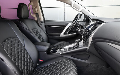 Mitsubishi Pajero Sport III рестайлинг, 2019 год, 2 898 000 рублей, 10 фотография