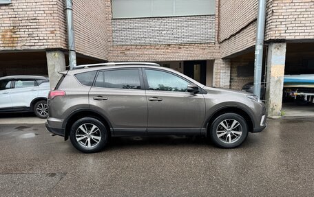 Toyota RAV4, 2018 год, 2 410 000 рублей, 4 фотография