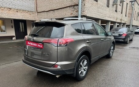 Toyota RAV4, 2018 год, 2 410 000 рублей, 8 фотография